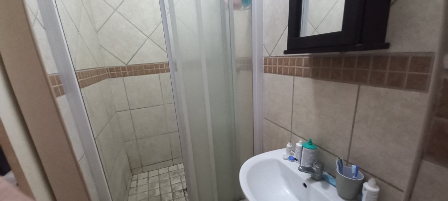 1 Bedroom Property for Sale in Vredenhof Sh Free State